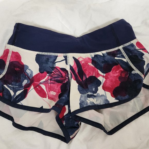 Lululemon Speed Up Low-Rise Lined Short 2.5'' in abstract pink and blue floral - Picture 1 of 3